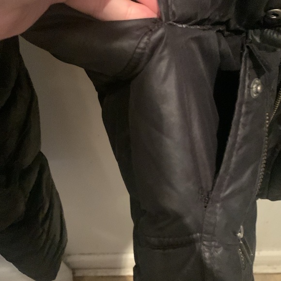 Incredibly stylish Black puffer coat w/zipper pockets/buttons H and M SZ 40 R 🔥 - Picture 8 of 13